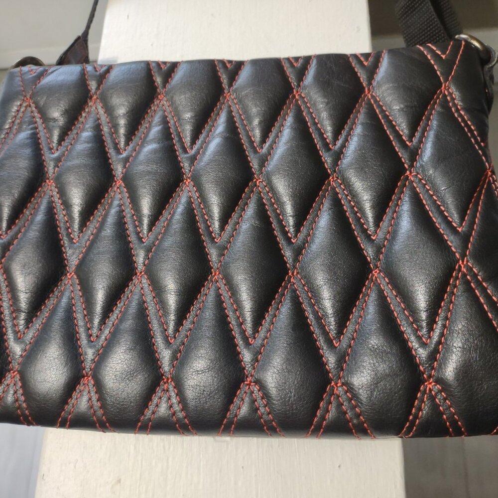 Valentino - vintage - Italian leather quilted crossbody clutch - EUC - Picture 5 of 11